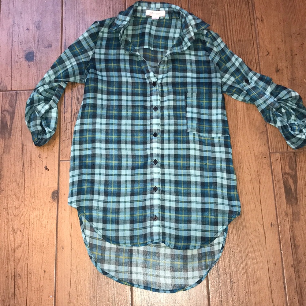 Juniors XS Button Down Roll Tab Top